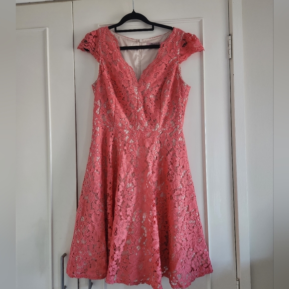 Pink Review Dress - Picture 3 of 4